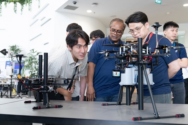 Exploring the Next Wave of Innovation at the DSTA Tech Showcase